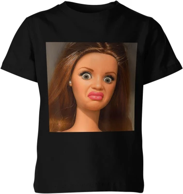 Disgusted Doll Face Lalka Creepy Twarz Mem Dziwna Mina Viral Internet Cringe Dziecięca koszulka