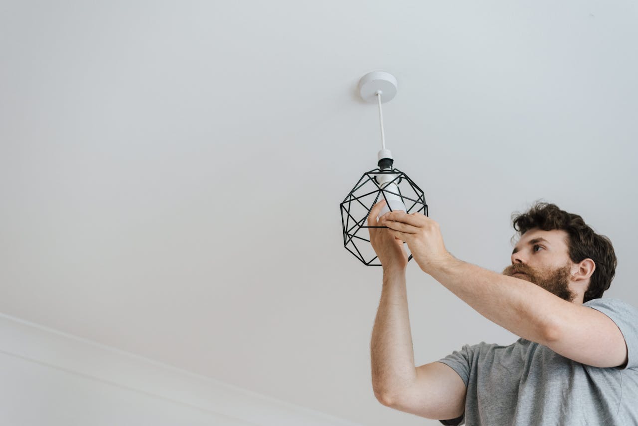 Gadżety dla elektryka – co warto mieć w swoim warsztacie?