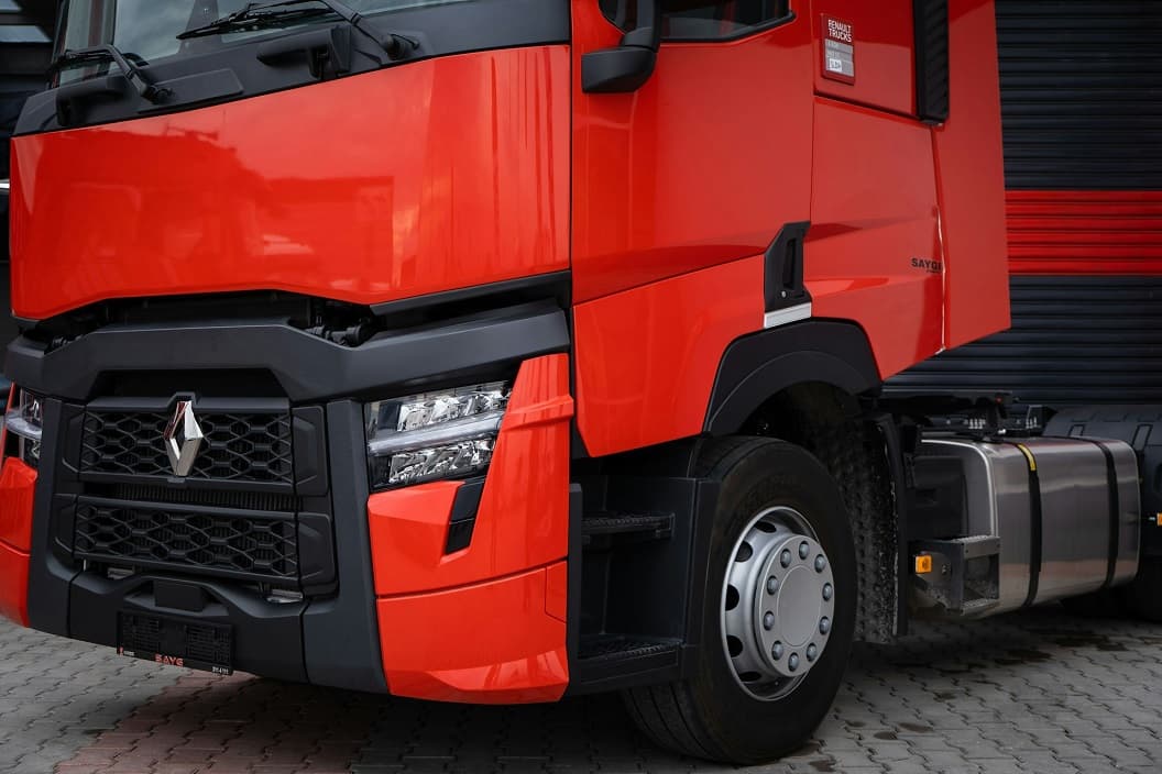 Gadżety dla kierowcy tira – komfort i bezpieczeństwo na drodze