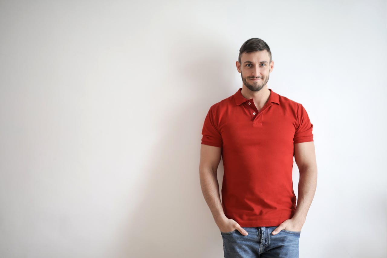 Jaka bluza do koszulki polo? Poznaj modne połączenie